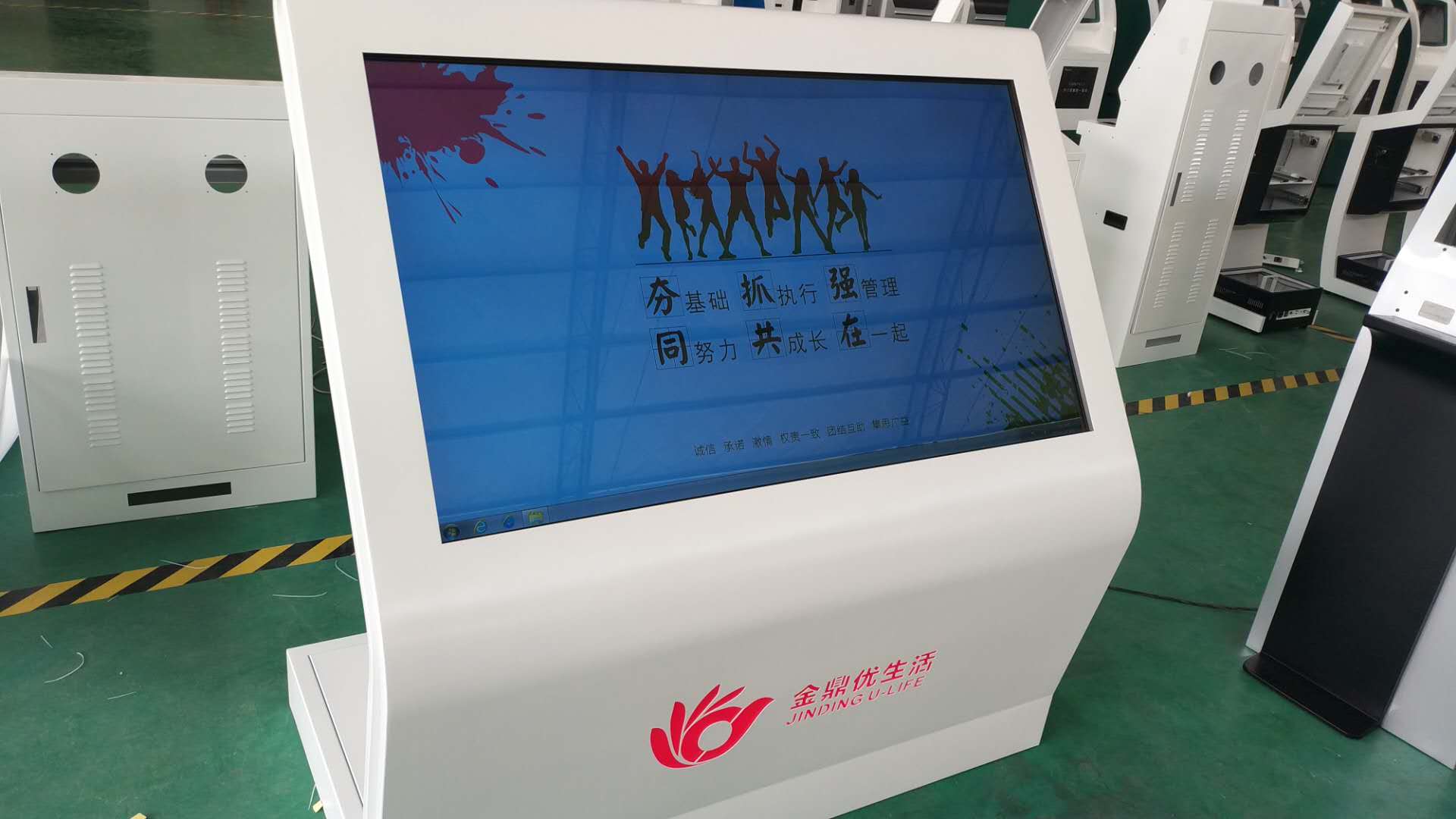 定制廣告機(jī)