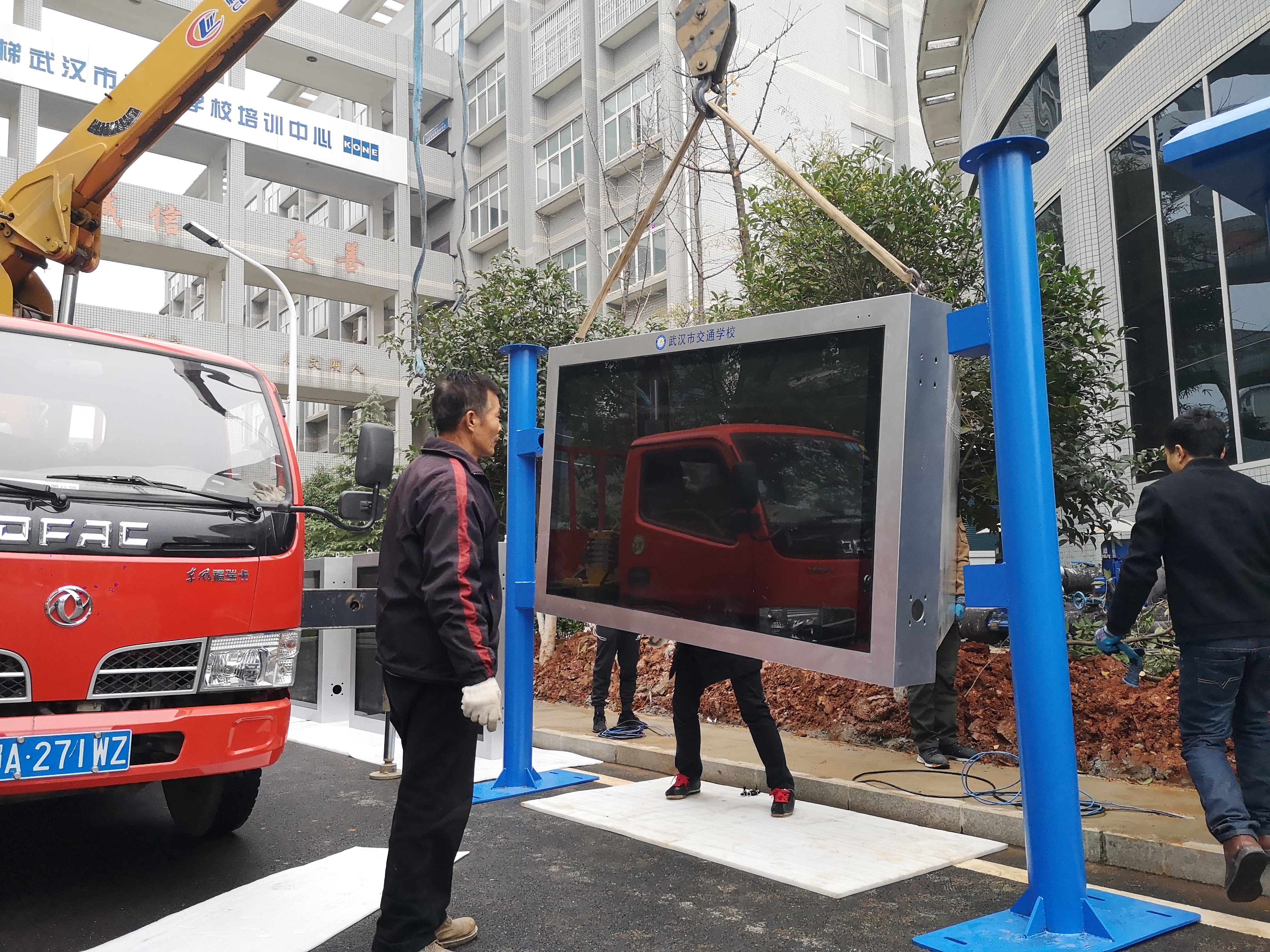 定制廣告機(jī)